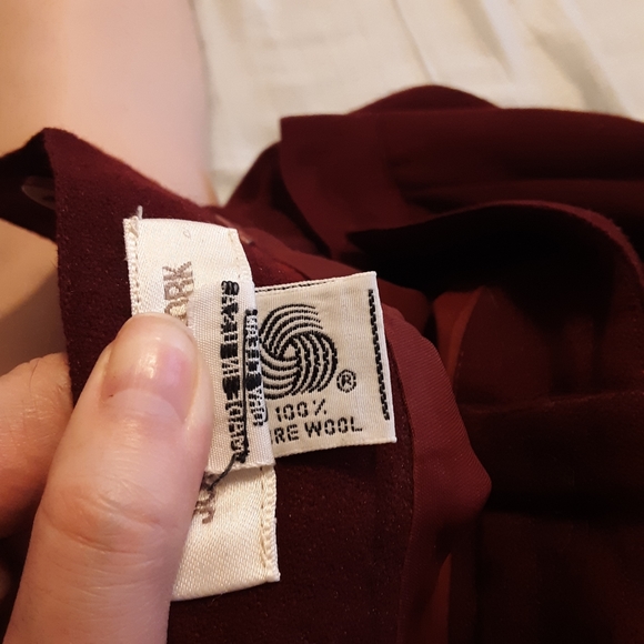 Jones New York burgundy wool skirt size 8P - Picture 5 of 5